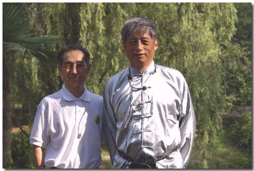 中国山東省青島中山公園学習班での趙継鋒老師と私です